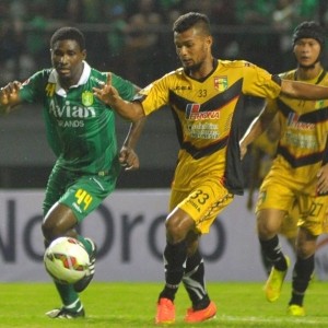 Persebaya vs Mitra Kukar photo